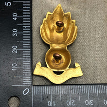 Load image into Gallery viewer, Original WW2 British Army Royal Engnineers Cap Badge - The Militaria Shop