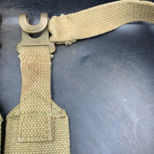 Lade das Bild in den Galerie-Viewer, Original WW2 British Army 37 Pattern Equipment Webbing L Strap Set - The Militaria Shop