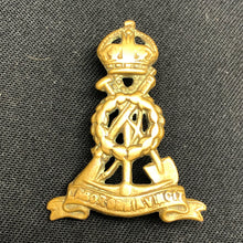 Load image into Gallery viewer, Original WW2 British Army Labour Corps Collar Badge - The Militaria Shop