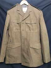 Lade das Bild in den Galerie-Viewer, Original British Army No.2 Dress Uniform Jacket - Grade 1 - Size 180/104/96 - The Militaria Shop