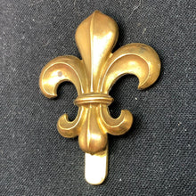 Lade das Bild in den Galerie-Viewer, Original WW2 British Army Cap Badge - Manchester Regiment - The Militaria Shop