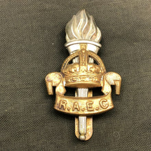 Charger l'image dans la galerie, Original British Army Cap/Beret Badge - Royal Army Education Corps RAEC - The Militaria Shop