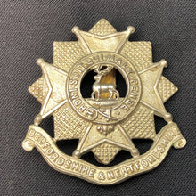 Charger l'image dans la galerie, Original WW1 / WW2 British Army Bedfordshire & Hertfordshire Regiment Cap Badge - The Militaria Shop