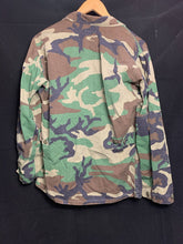 Load image into Gallery viewer, US Army Jacket Mens Woodland Camo Combat Military USA BDU Coat - 37" Chest - The Militaria Shop