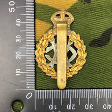Charger l'image dans la galerie, Original WW2 British Cap Badge - Royal Army Veterinary Corps - The Militaria Shop