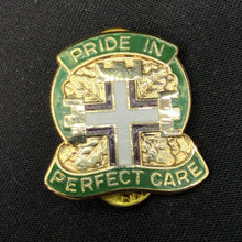 Load image into Gallery viewer, Vintage Enamel Pin - US ARMY MEDICAL 98th GENERAL HOSPITAL Crest DUI Badge - The Militaria Shop