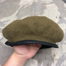 Lade das Bild in den Galerie-Viewer, Genuine British Army Beret - Guards Regiment - Size 52 - The Militaria Shop