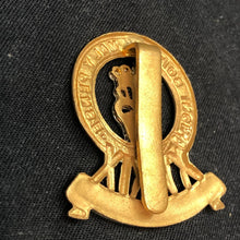 Lade das Bild in den Galerie-Viewer, Genuine British Army Brass Cap Badge - 15th/19th The King's Royal Hussars - The Militaria Shop