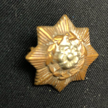 Charger l'image dans la galerie, Original WW1 British Army Collar Badge - East Yorkshire Regiment - The Militaria Shop