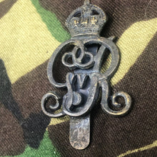 Charger l'image dans la galerie, Original WW1 British Army Norfolk Yeomanry George V Cap Badge - The Militaria Shop