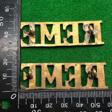 Load image into Gallery viewer, Original WW2 British Army REME Mechanical Engineers Brass Shoulder Titles - The Militaria Shop