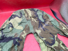 Charger l'image dans la galerie, Original US Army M1 Camo Helmet Cover - Vietnam Found - Combat Worn - The Militaria Shop