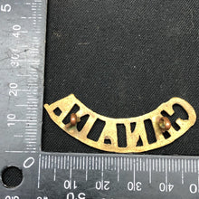 Load image into Gallery viewer, Original WW1 Canadian Army Brass Shoulder Title - CANADA - The Militaria Shop