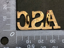 Lade das Bild in den Galerie-Viewer, Original WW1 British Army Brass Shoulder Title - Army Service Corps ASC - The Militaria Shop