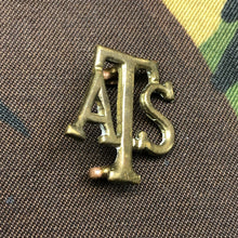 Lade das Bild in den Galerie-Viewer, Original WW2 British Army Collar Badge - Auxiliary Territorial Service - The Militaria Shop