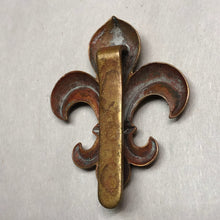 Load image into Gallery viewer, Original WW1 British Army Manchester Regiment Cap Badge - The Militaria Shop