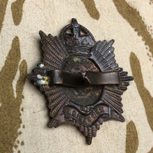 Load image into Gallery viewer, Original WW1 British Army Officers Bronze Hampshire Regiment Cap Badge - The Militaria Shop