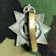 Load image into Gallery viewer, Original WW2 British Army The Devonshire Regiment Cap Badge - Kings Crown - The Militaria Shop