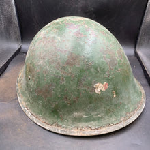 Lade das Bild in den Galerie-Viewer, Original WW2 British/Canadian Army Mk3 Turtle Combat Helmet - The Militaria Shop