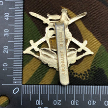 Charger l'image dans la galerie, Genuine British Army Staybrite Cap Badge - Junior Leaders Regiment - The Militaria Shop