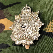 Lade das Bild in den Galerie-Viewer, Original WW2 British Cap Badge - Border Regiment - The Militaria Shop