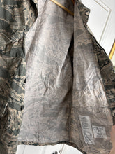 Charger l'image dans la galerie, Surplus US Air Force UCP Uniform Jacket 44R - The Militaria Shop