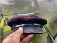 Lade das Bild in den Galerie-Viewer, Original British Army Worcestershire Regimental Peaked Cap - 55cm - The Militaria Shop