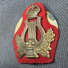 Load image into Gallery viewer, Original WW1 British Army Cap Badge - Musicians and Bandsmen - The Militaria Shop