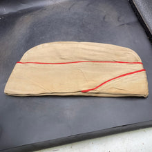 Lade das Bild in den Galerie-Viewer, Original WW2 US Army Overseas Garrison Cap - Artillery - Size 6 1/2 - 52cm - The Militaria Shop