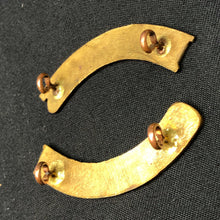 Load image into Gallery viewer, Original WW1/WW2 British Army Red Cross Carmarthen Brass Shoulder Title Set - The Militaria Shop