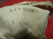 Charger l'image dans la galerie, Original WW2 British Army Gunners Winter White Gloves - Dated 1941 - The Militaria Shop