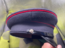 Lade das Bild in den Galerie-Viewer, Original British Army Royal Engineers Peaked Cap - Size 56cm Approx - The Militaria Shop