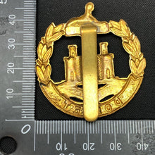 Load image into Gallery viewer, Original British Army WW1 / WW2 The Dorset Regiment Cap Badge - The Militaria Shop