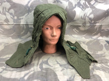 Lade das Bild in den Galerie-Viewer, Original Korean War Era British Army Middle Parka Detatchable Hood - Size Large - The Militaria Shop