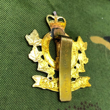 Load image into Gallery viewer, Genuine Canadian Army Brass Cap Badge - Régiment de Hull - The Militaria Shop