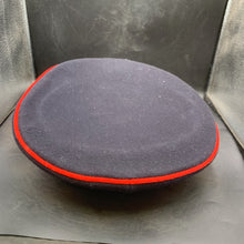 Lade das Bild in den Galerie-Viewer, British Army Peaked Cap - Royal Artillery - Size 58cm - The Militaria Shop