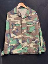 Load image into Gallery viewer, US Army Jacket Mens Woodland Camo Combat Military USA BDU Coat - 37" Chest - The Militaria Shop
