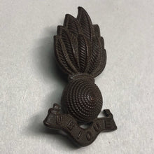 Load image into Gallery viewer, Original WW1 British Army Royal Artillery Cap Badge - The Militaria Shop