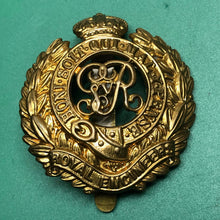 Load image into Gallery viewer, Original WW1 British Army Royal Engineers GV Cap Badge - The Militaria Shop