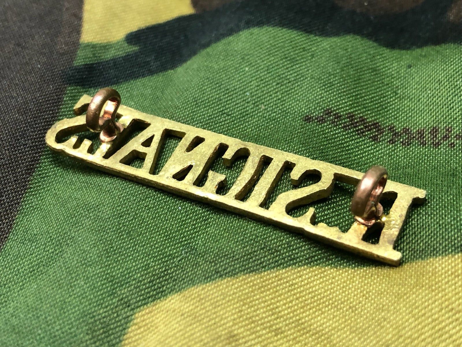 Genuine British Army WW2 Brass Shoulder Title - Royal Signals - The Militaria Shop