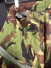 Charger l'image dans la galerie, Genuine British Army DPM Camouflaged Lightweight Trousers - Size 80/72/88 - The Militaria Shop