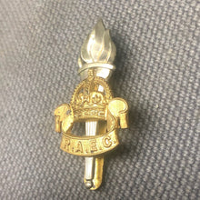 Load image into Gallery viewer, Original WW2 British Army Cap Badge - Royal Army Education Corps - The Militaria Shop