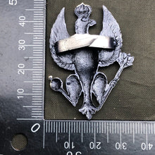 Lade das Bild in den Galerie-Viewer, Original British Army Cap Badge - King's Royal Hussars - The Militaria Shop