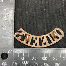 Load image into Gallery viewer, Original WW1 British Army Brass Shoulder Title - Queen's Regiment - The Militaria Shop