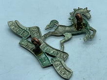 Load image into Gallery viewer, Original WW1 / WW2 British Army The Royal Kent Regiment Cap Badge - The Militaria Shop