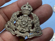 Load image into Gallery viewer, Original British Army WW1 Derbyshire Yeomanry Regiment Cap Badge - The Militaria Shop