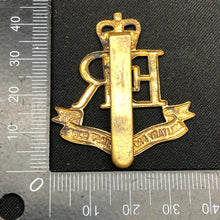 Charger l'image dans la galerie, Genuine British Army Military Provost Staff Corps Cap Badge - The Militaria Shop