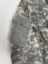 Charger l'image dans la galerie, Surplus US Army ACU Combat Uniform Jacket -Size Medium-Short - The Militaria Shop