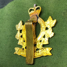 Load image into Gallery viewer, Genuine Canadian Army Brass Cap Badge - Régiment de Hull - The Militaria Shop