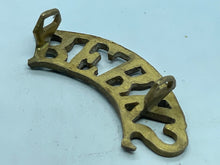 Load image into Gallery viewer, Original WW1 British Army Berkshire BERKS Regiment Shoulder Title - The Militaria Shop